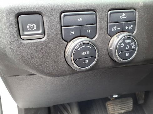 Used 2024 Chevrolet Silverado 2500 LT image 11