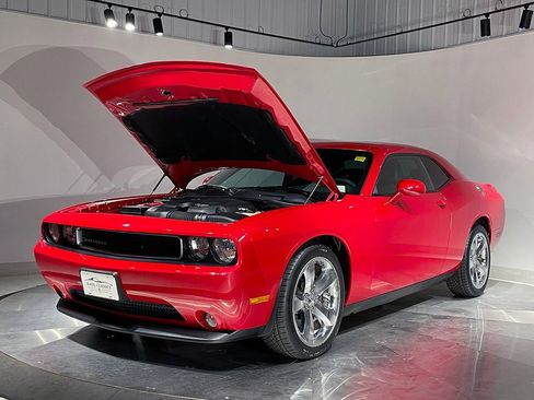 Used 2012 Dodge Challenger SXT Plus RWD image 39