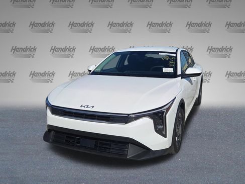 Used 2025 Kia K4 LXS image 7
