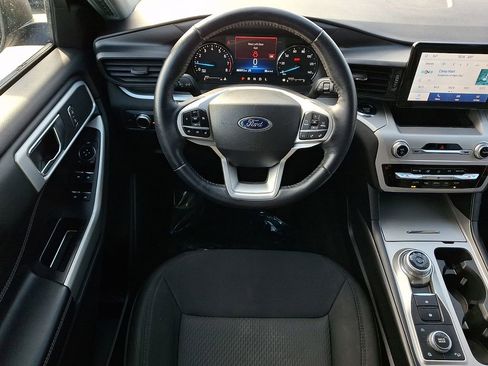 Used 2022 Ford Explorer XLT image 13