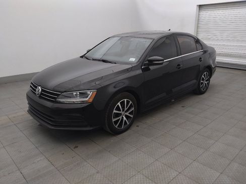 Used 2017 Volkswagen Jetta SE FWD image 2