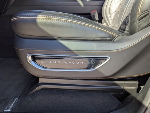 Used 2022 Jeep Grand Wagoneer Series III image 13