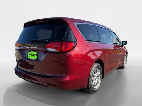 Used 2021 Chrysler Voyager LX FWD image 7
