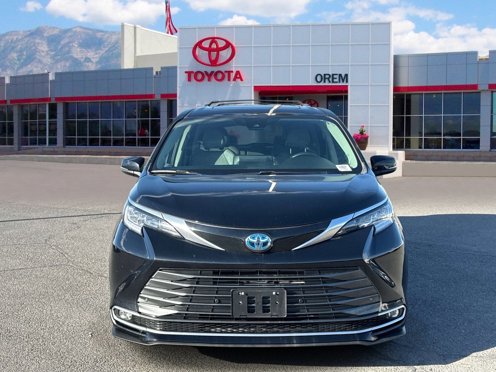 Used 2024 Toyota Sienna Limited AWD/4WD image 2