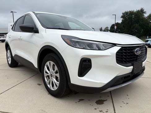 Used 2023 Ford Escape Active w/ Tech Pack #1 FWD image 2