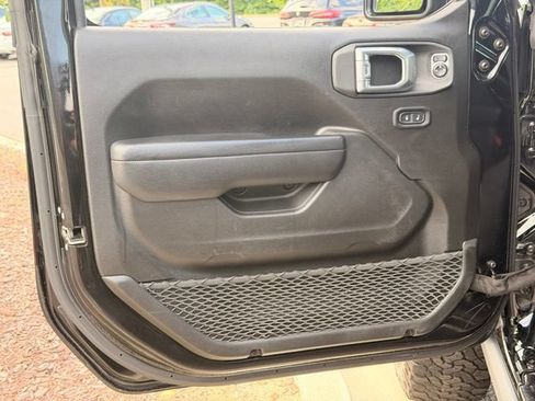 Used 2025 Jeep Wrangler Unlimited Rubicon AWD/4WD image 26