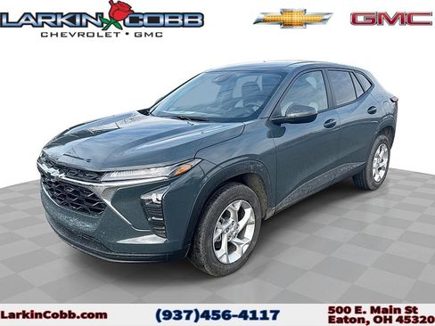 Used 2025 Chevrolet Trax LS w/ LS Convenience Package image 1