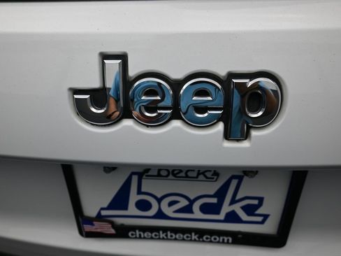 Used 2020 Jeep Grand Cherokee Laredo w/ Laredo X Package image 23