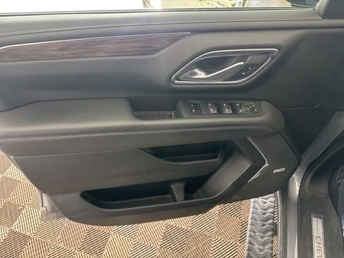 Used 2022 Chevrolet Suburban Z71 w/ Luxury Package image 21