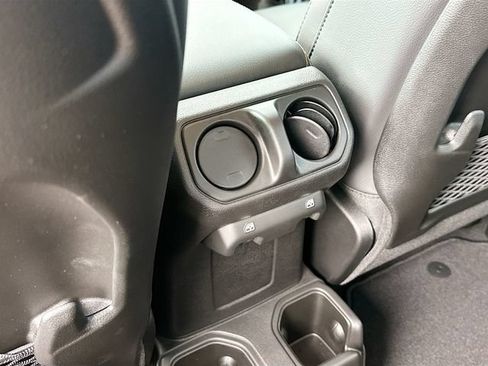Used 2025 Jeep Gladiator Sport AWD/4WD image 19