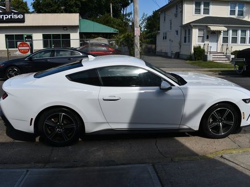 Used 2024 Ford Mustang EcoBoost image 5