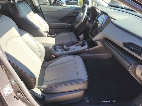 Certified 2025 Subaru Crosstrek 2.5i Limited w/ Crosstrek Mirror Package image 9