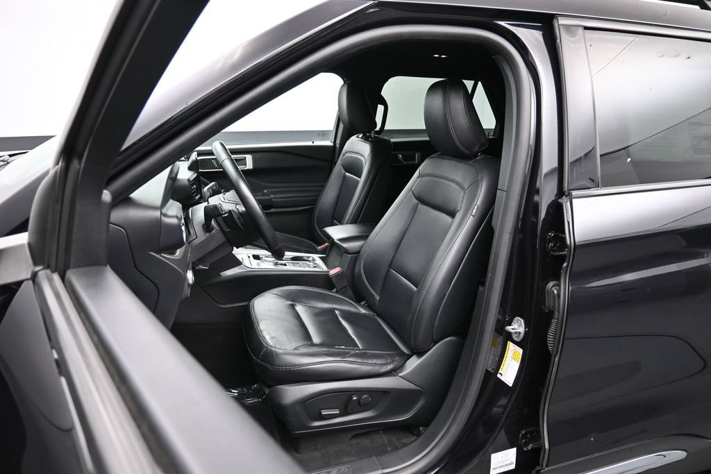 Used 2020 Ford Explorer XLT w/ Equipment Group 202A AWD/4WD image 21