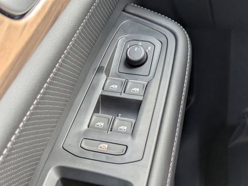 New 2026 Volkswagen Atlas SE image 25