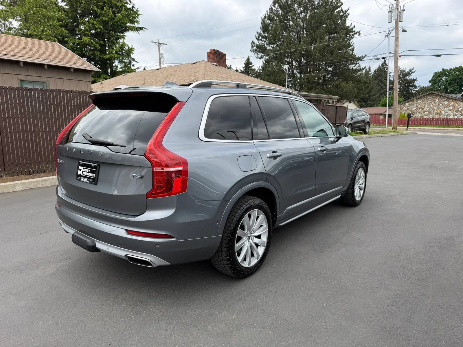 Used 2017 Volvo XC90 T6 Momentum AWD/4WD image 4