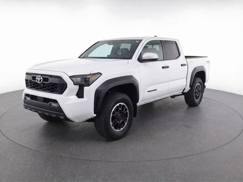 Used 2025 Toyota Tacoma TRD Off-Road image 3
