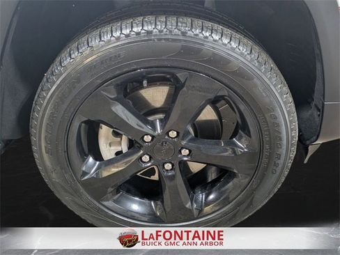 Used 2025 Jeep Grand Cherokee L Limited w/ Black Appearance Package image 28