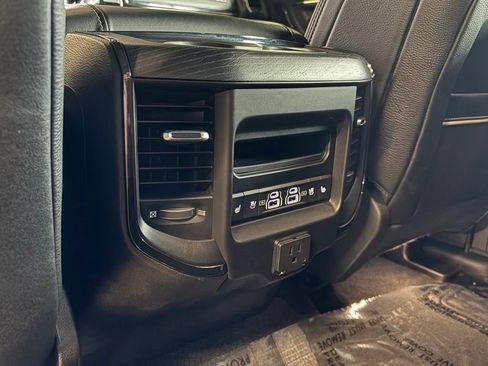 Used 2022 RAM 1500 Limited AWD/4WD image 17