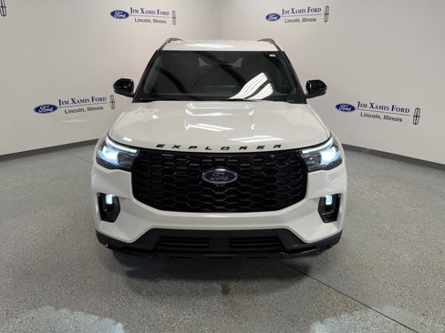 Used 2025 Ford Explorer ST-Line AWD/4WD image 2