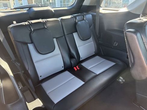 Used 2022 Ford Explorer XLT w/ Equipment Group 202A image 11