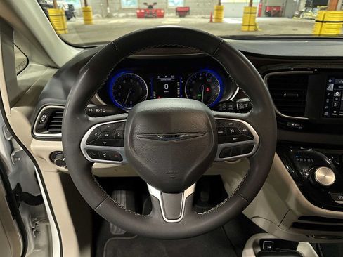 Used 2023 Chrysler Voyager LX FWD image 19