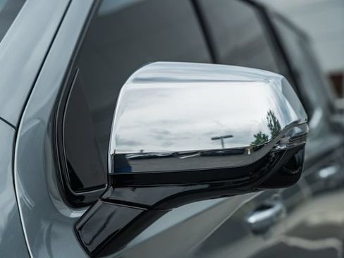 Used 2024 Chevrolet Tahoe Premier AWD/4WD image 16