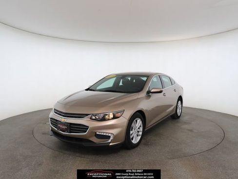 Used 2018 Chevrolet Malibu LT image 1