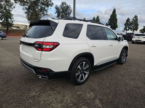 Used 2025 Honda Pilot Elite image 3