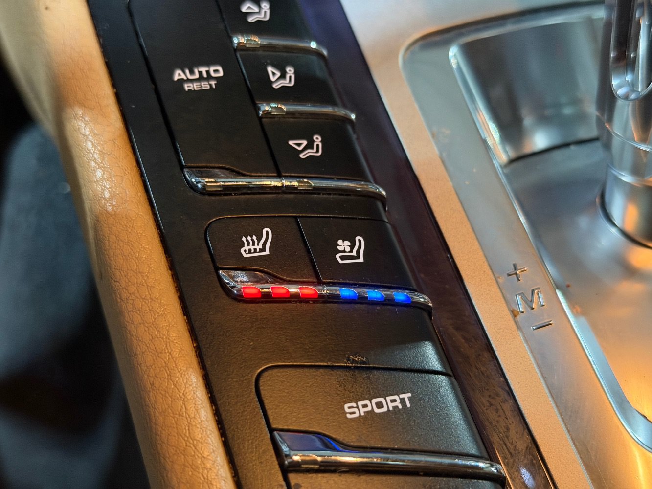 Used 2013 Porsche Panamera 4 image 33