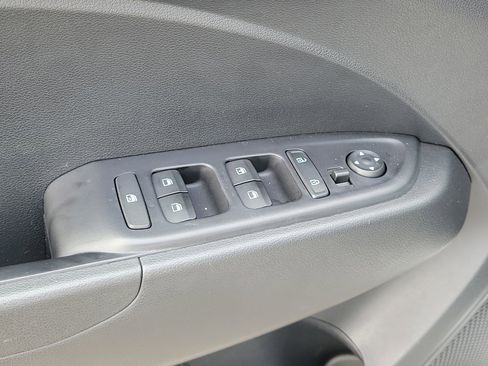 Used 2023 Hyundai Venue SE FWD image 12