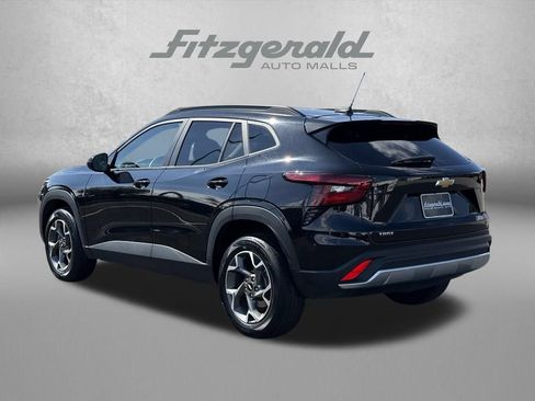 Used 2025 Chevrolet Trax LT FWD image 11