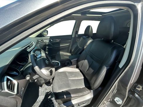 Used 2016 Nissan Rogue SL w/ SL Premium Package FWD image 14