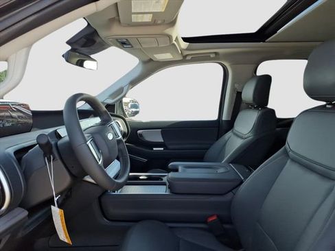 New 2025 Ford Expedition Active image 5