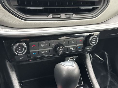 Used 2025 Jeep Compass Limited AWD/4WD image 5