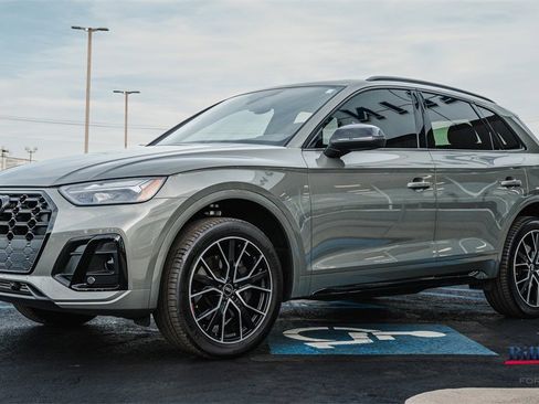 Used 2023 Audi SQ5 Premium Plus w/ Premium Plus Package image 2