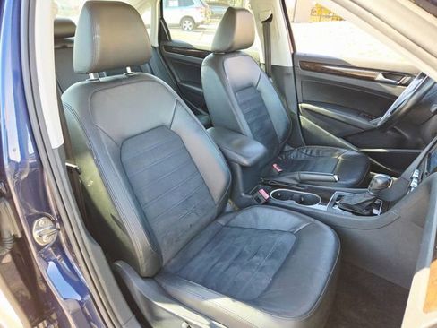 Used 2014 Volkswagen Passat 1.8T SEL Premium image 19