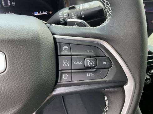 New 2025 Jeep Grand Cherokee Altitude image 22