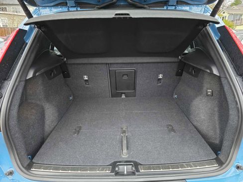 Used 2025 Volvo XC40 B5 Plus image 16