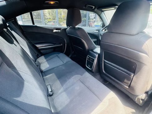 Used 2016 Dodge Charger SE RWD image 17