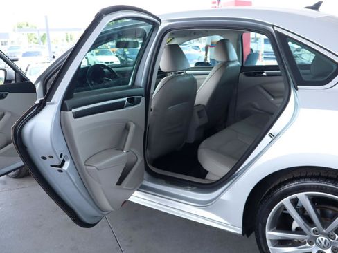 Used 2017 Volkswagen Passat 1.8T R-Line FWD image 30