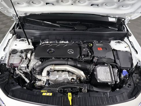 New 2026 Mercedes-Benz GLB 250 image 9