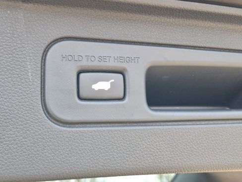 Certified 2023 Honda Pilot Touring image 29