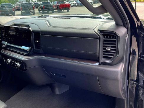 Used 2024 GMC Sierra 1500 SLT image 37