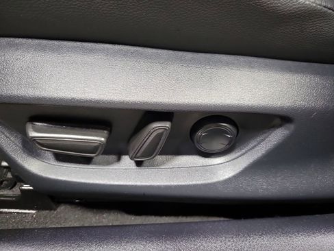 Used 2025 Toyota Camry XLE image 30