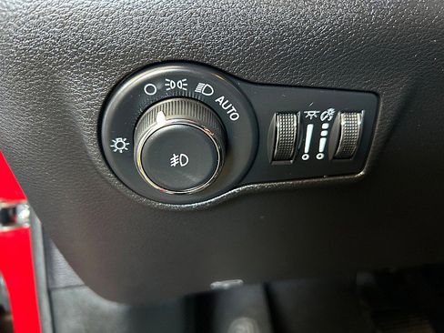 Used 2025 Jeep Compass Limited image 26