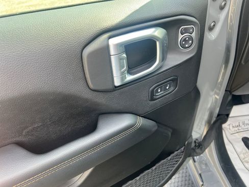 Used 2022 Jeep Wrangler Unlimited Sahara image 14