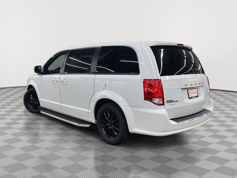 Used 2020 Dodge Grand Caravan GT image 2