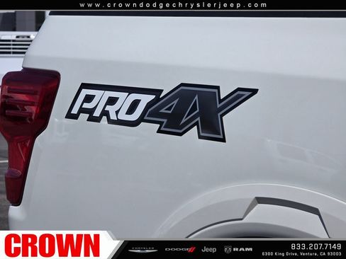 Used 2017 Nissan Titan PRO-4X w/ Pro-4x Convenience Package AWD/4WD image 11