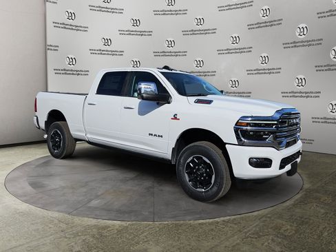 New 2026 RAM 2500 Laramie AWD/4WD image 7