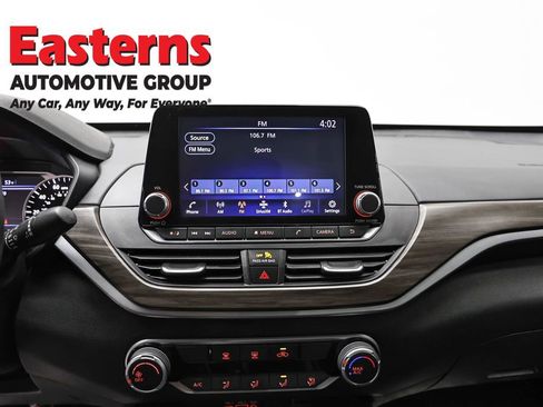 Used 2025 Nissan Altima 2.5 SV FWD image 12